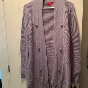 Jennifer López long grey cardigan silver button m